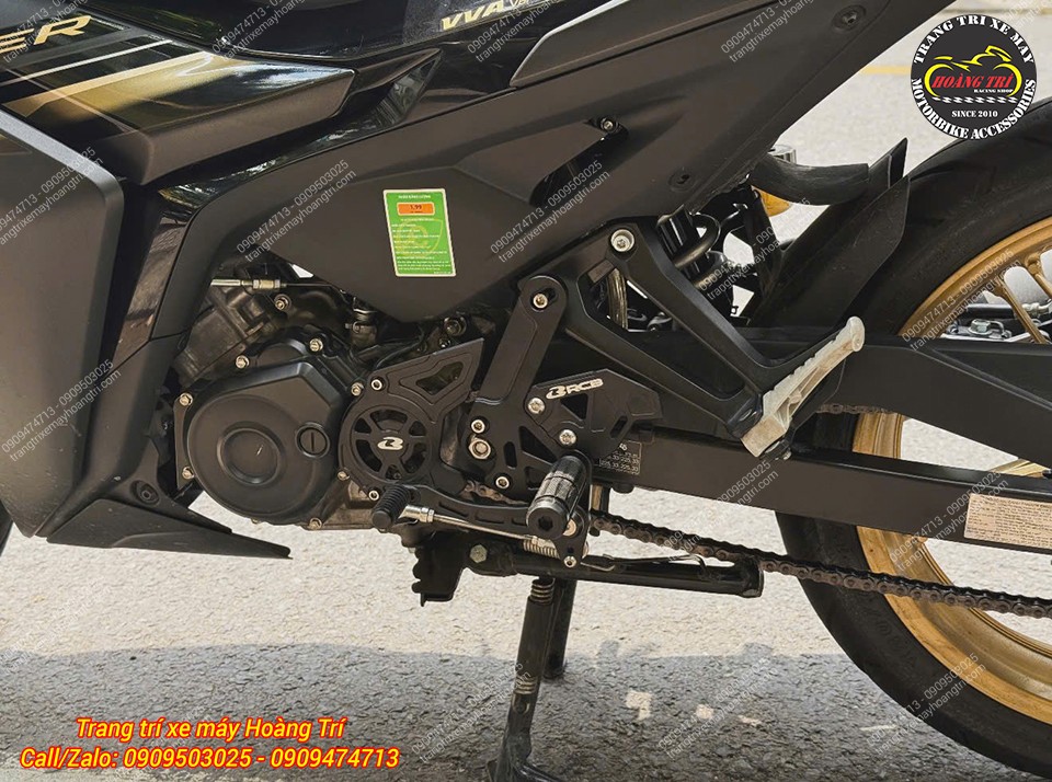 Bộ số gãy đơn Racing Boy S2 V2 màu đen hài hòa cùng dàn chân Exciter