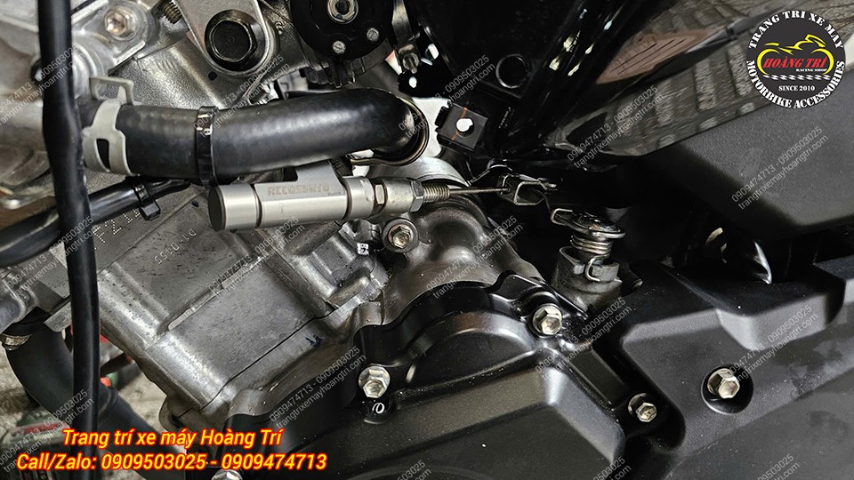Không chỉ vậy, việc cắt côn còn chuẩn xác hơn khi trang bị ben dầu Brembo cho Exciter 155 V3
