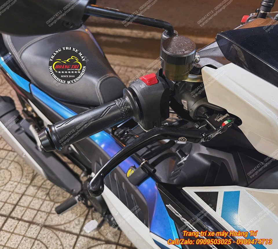 Cận cảnh tay Brembo, bình dầu và bao tay tạo nên sự đồng bộ - Tăng hiệu suất bóp thắng tối đa