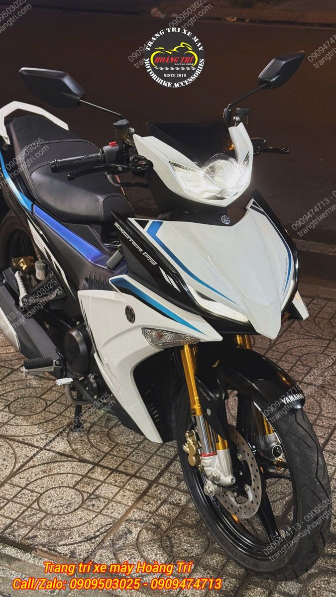 Phía trên còn lại của Exciter 155 V3 cho anh em ngắm nhìn trọn vẹn dàn chân trước