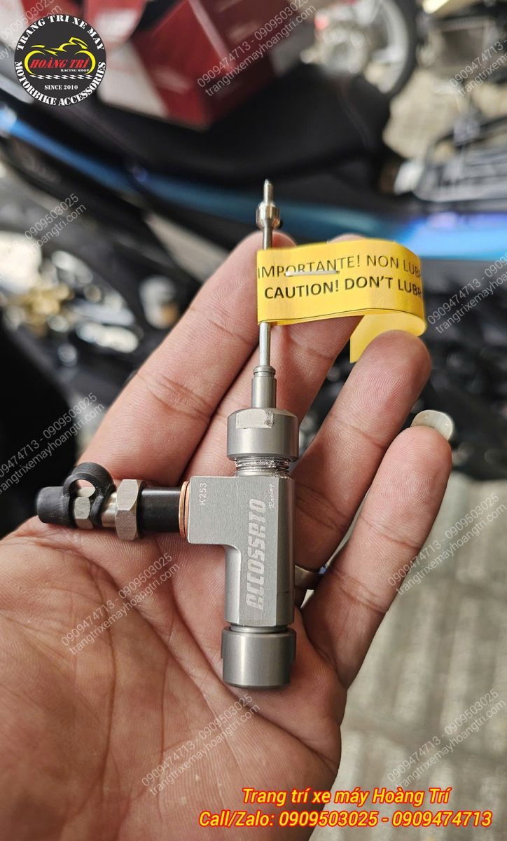 Cận cảnh ben dầu Brembo nhỏ gọn được chuẩn bị sẵn sàng trước khi lắp lên Exciter 155 V3