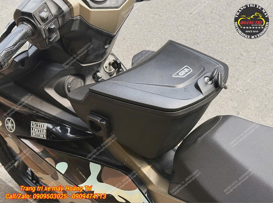 Thùng giữa Givi được lắp chắc chắn trên Exciter 150 2015, tăng không gian chứa đồ tiện lợi