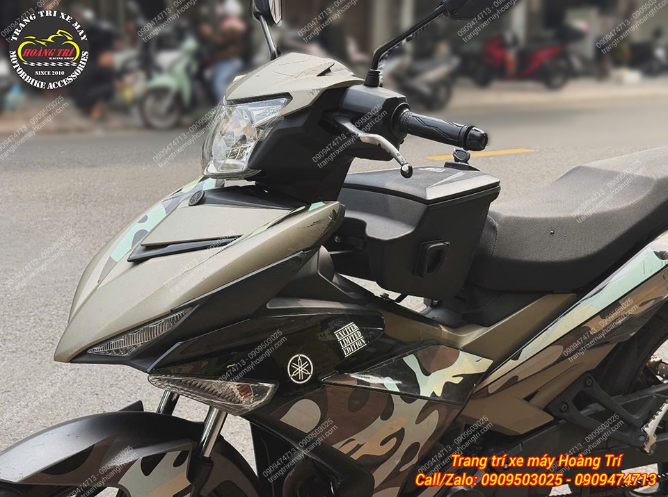 Các vật dụng trong thùng giữa Givi Exciter 150 2015 cũng được an toàn khi đi mưa