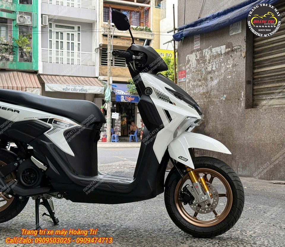 Dàn chân trước Gear 125 trở nên cứng cáp hơn khi kết hợp phuộc Kingham và mâm đồng