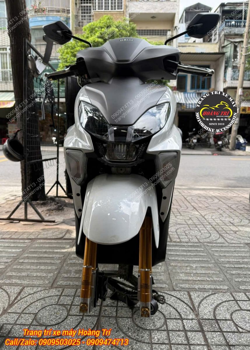 Toàn cảnh Gear 125 trắng sau khi trang bị phuộc trước Kingham, tổng thể xe thêm nổi bật