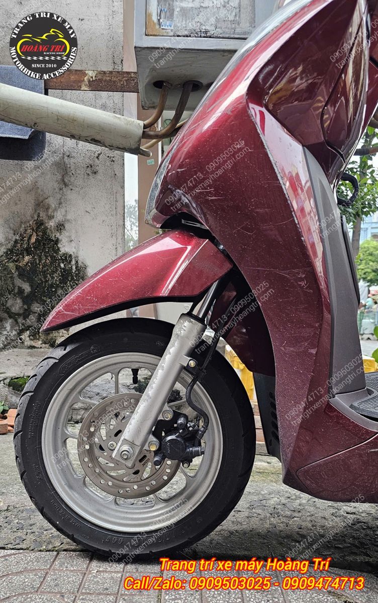 Dàn chân trước chưa đủ hiện đại nên chủ xe quyết định nâng cấp thêm hệ thống ABS