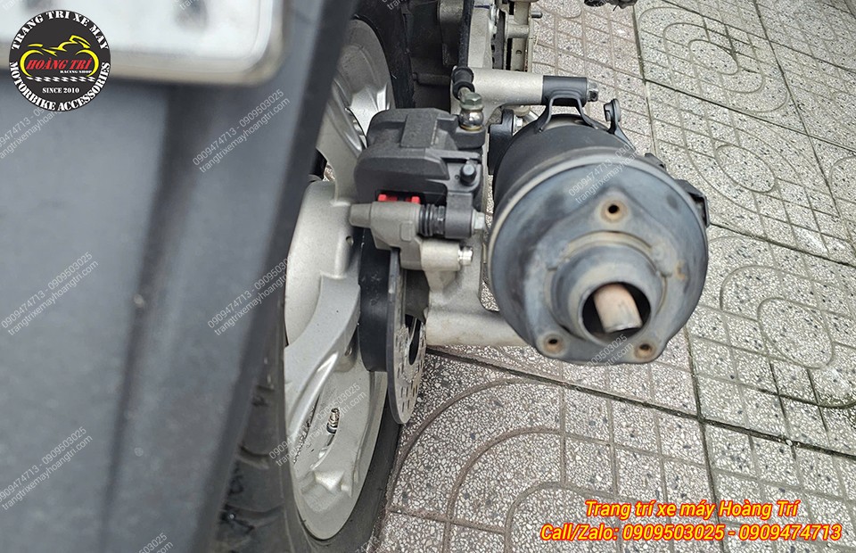 Cận cảnh khu vực bánh sau Luvias vừa hoàn thiện nâng cấp đĩa sau