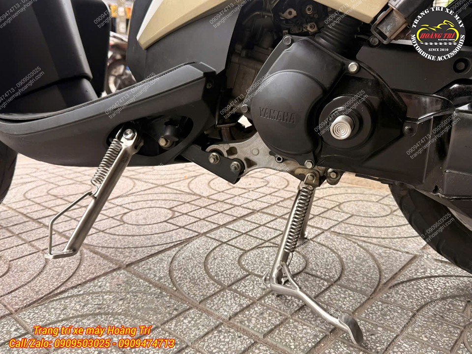 Bộ chân chống inox Luvias đã hoàn thiện, gồm chống nghiêng và chống đứng chắc chắn, bền bỉ