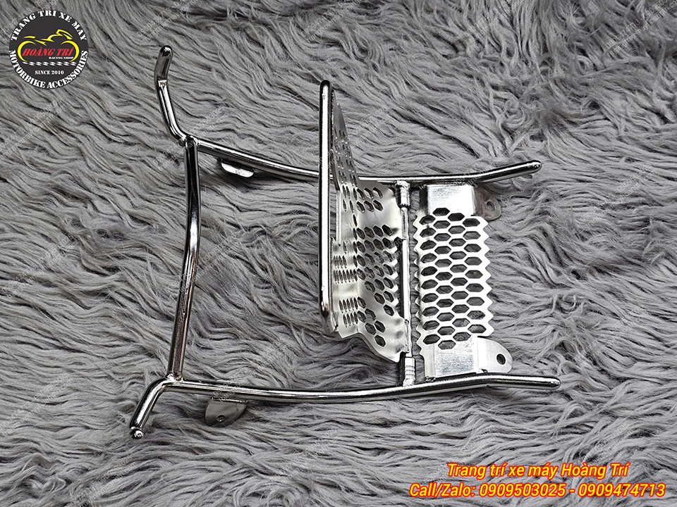 Thiết kế bật gấp linh hoạt không ảnh hưởng đến việc đổ xăng của xe NMAX 155