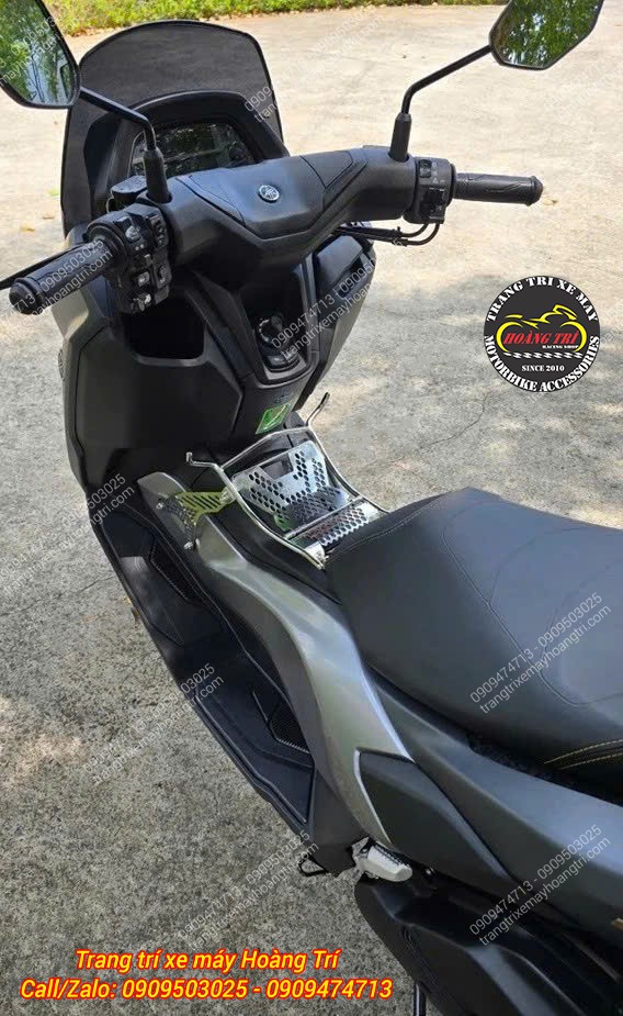 Góc nghiêng Yamaha NMAX 155 sau khi trang bị baga giữa, hài hòa với tổng thể xe