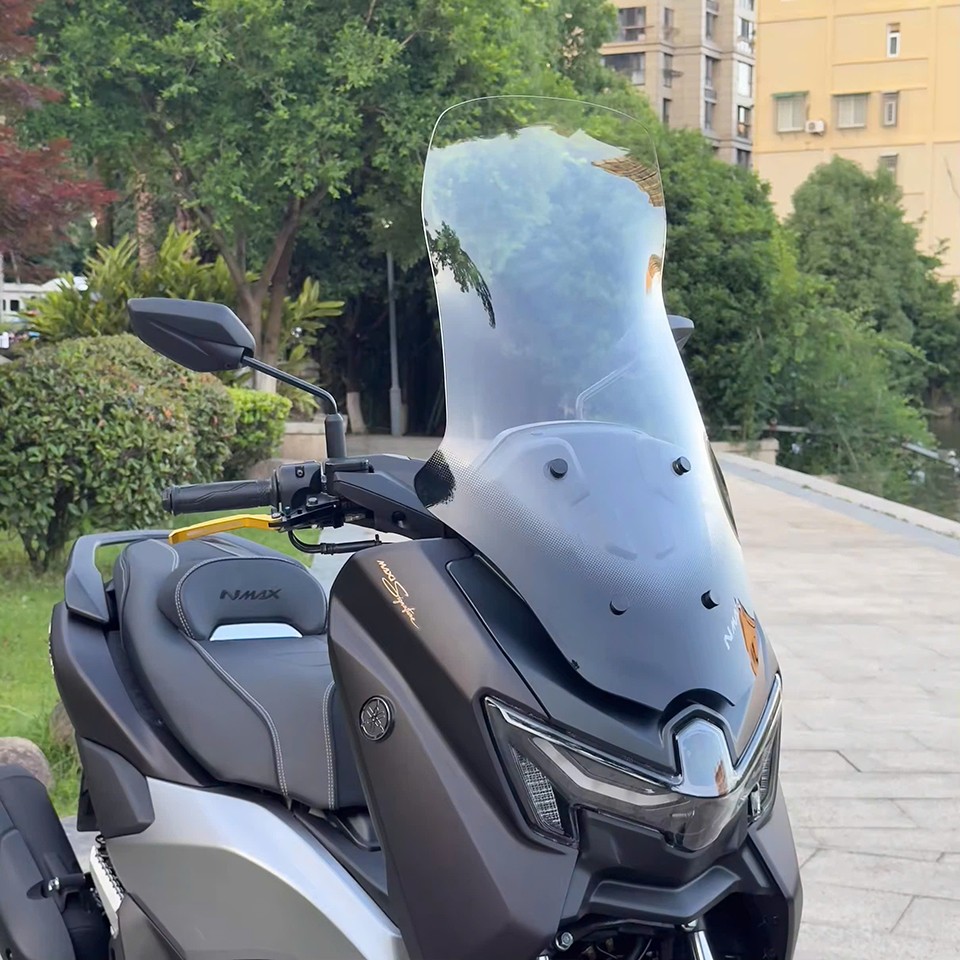 Hình ảnh thực tế lắp kính chắn gió cao Yamaha NMAX, tạo kiểu dáng xe NMAX 155 hầm hố hơn