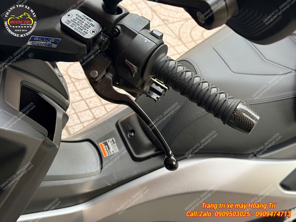 Nên trang bị tay thắng RCB cho NMAX 155 để giúp vẻ ngoài cá tính và đồng bộ hơn