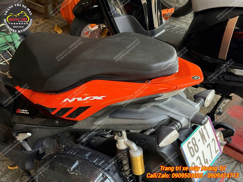 Phần đuôi NVX V1 nguyên bản trước khi nâng cấp baga sau Monorack để chở thêm đồ