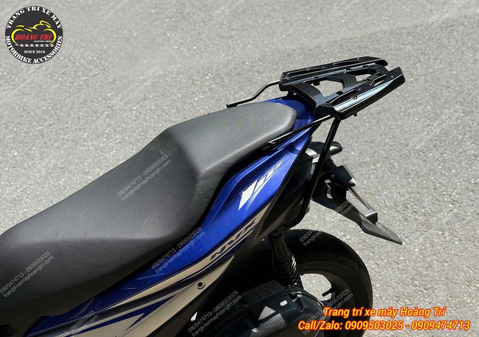 Góc nghiêng cho thấy baga Monorack bố trí phía sau, kéo dài đuôi xe cho NVX V1