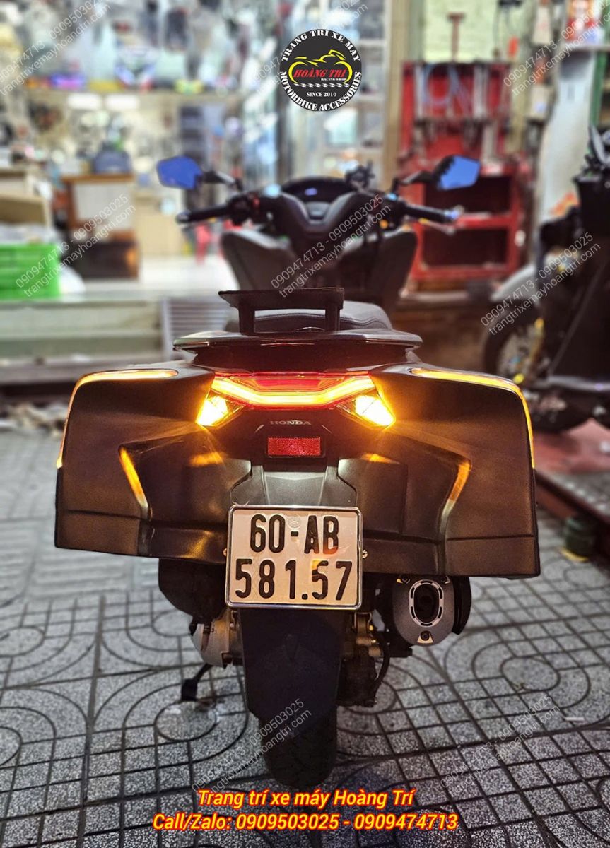 Hệ thống đèn trên cụm đèn hậu sau khi trang bị thùng PCX 160, ánh sáng trông sáng hơn