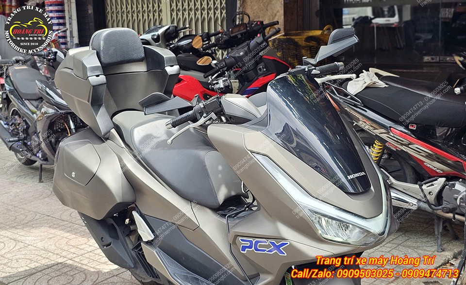 Góc nghiêng phía trước PCX 160 sau khi trang bị bộ ba thùng nhập khẩu Indonesia cứng cáp