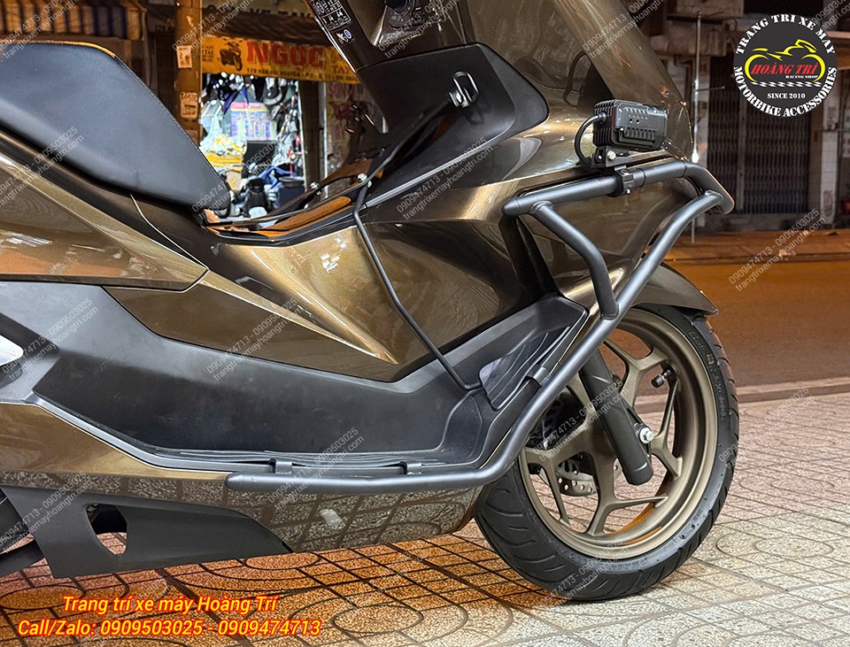 Khung chống đổ PCX 160 mang đến sự bảo vệ tối đa cho dàn áo của xe