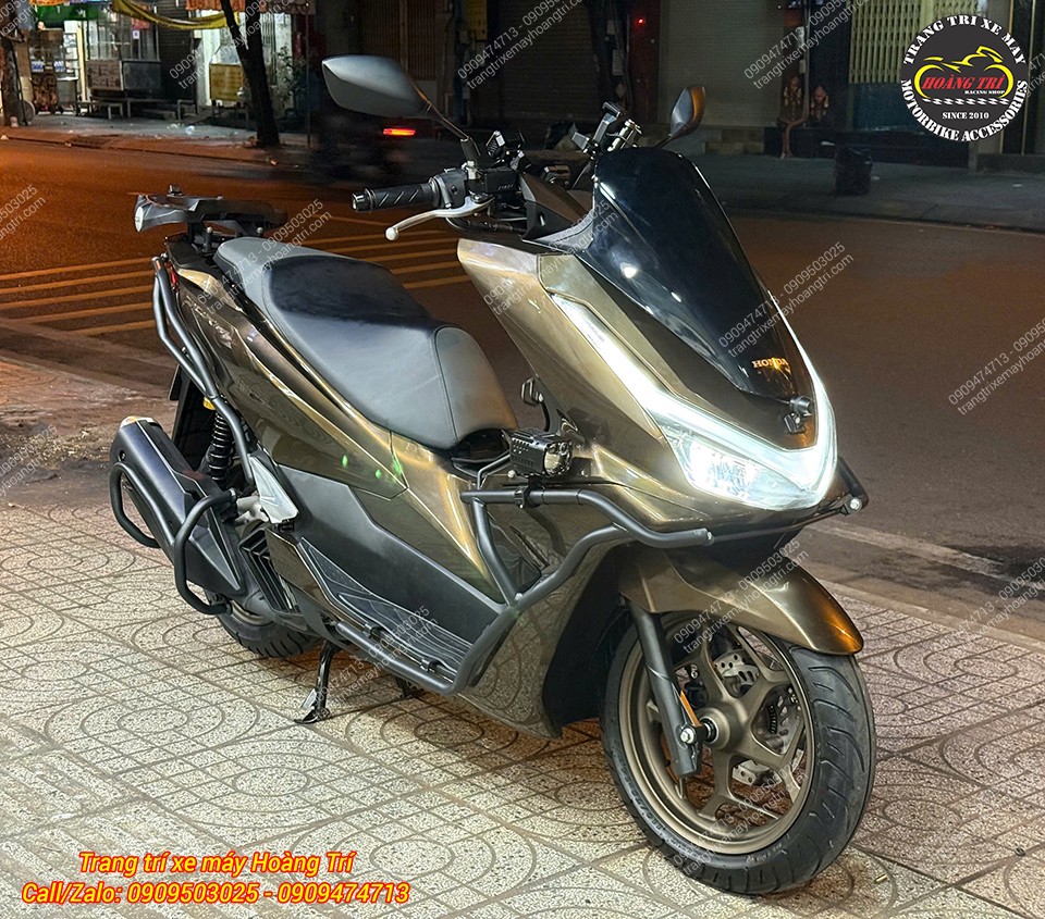 PCX 160 nhìn từ phía trước sau khi được tân trang toàn diện lột xác hoàn hảo