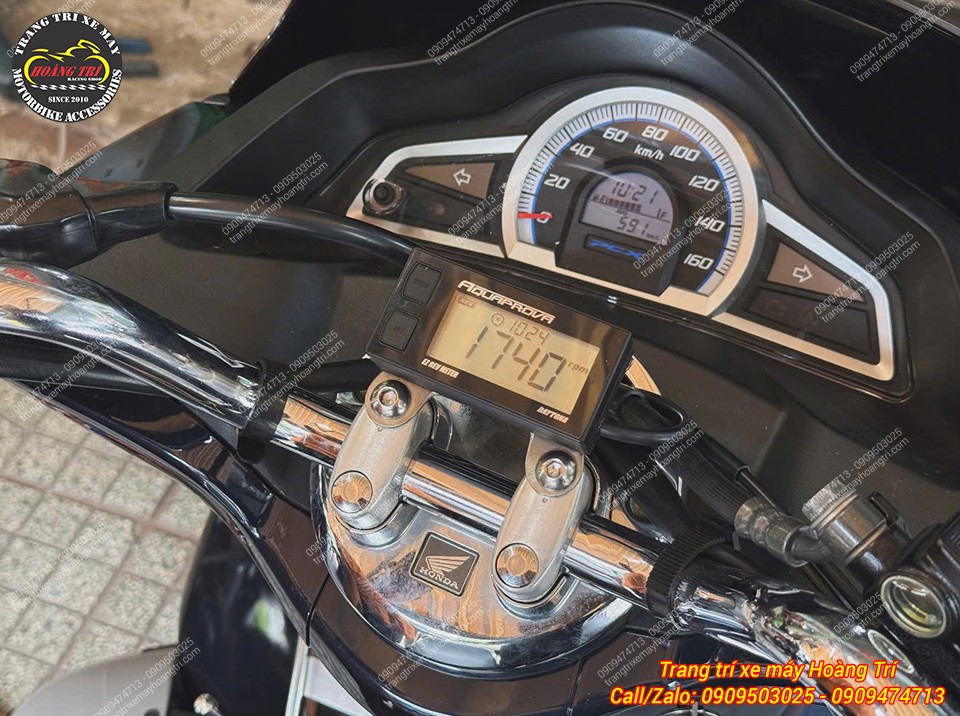 Màn hình Daytona trên PCX 2014 hiển thị vòng tua 1740 rpm rõ nét khi xe hoạt động