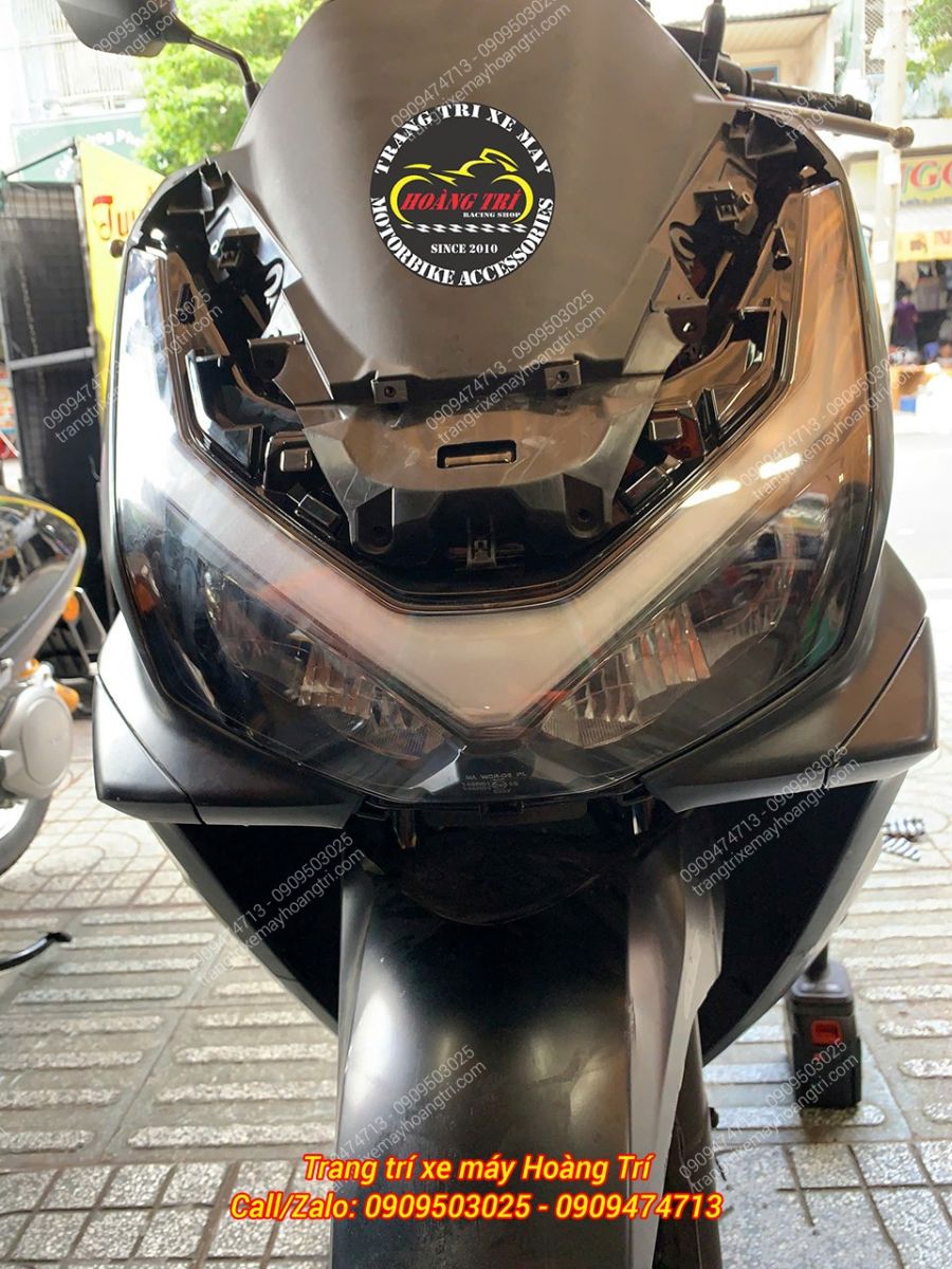 Cụm đèn PCX 160 sau khi thay mica mới, khôi phục vẻ liền lạc cho dàn đầu