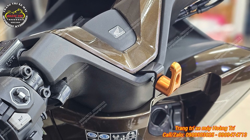 Tại vị trí này treo móc đồ gọn gàng và được bố trí cân đối hơn trên xe PCX 160