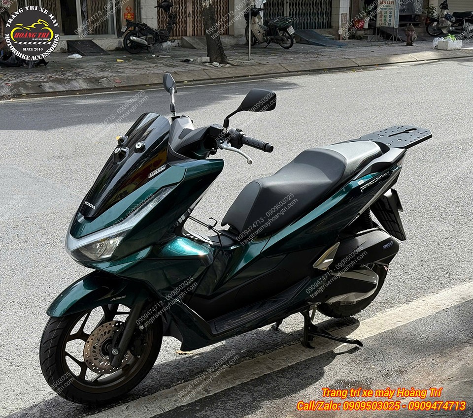 Toàn cảnh PCX 160 với ốp cản sau nhôm đúc, đuôi sau trông dài hơn và ấn tượng hơn