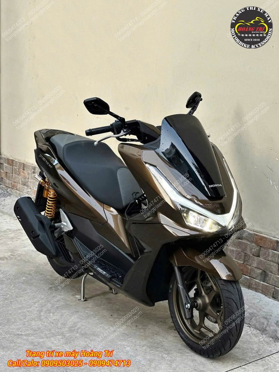 Anh khách độ nhẹ xế cưng nhưng soi chi tiết thì toàn đồ hàng hiệu