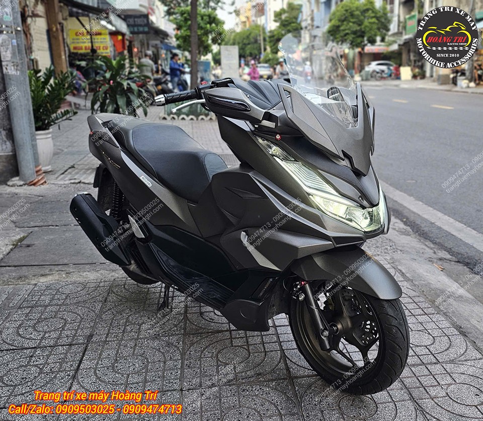 Body kit sơn theo màu xe giúp phần đầu PCX 160 liền lạc, hài hòa với dàn áo