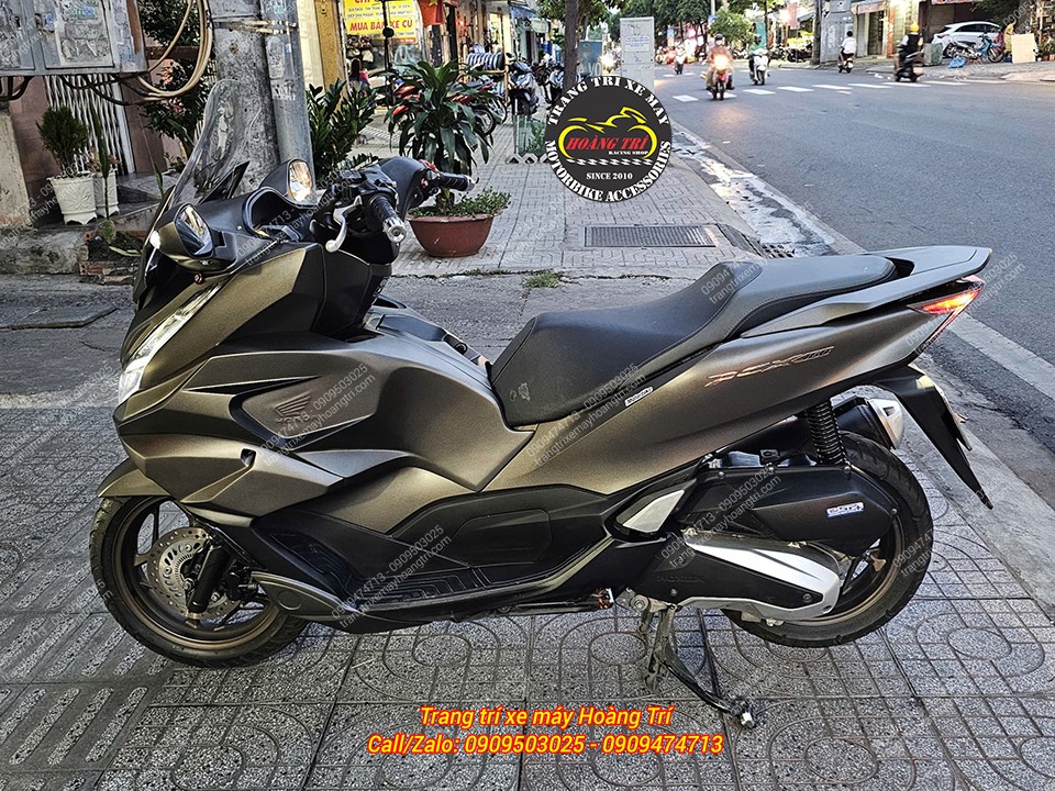 Góc ngang cho thấy body kit mới vẫn hài hòa với thiết kế tổng thể nguyên bản PCX 160