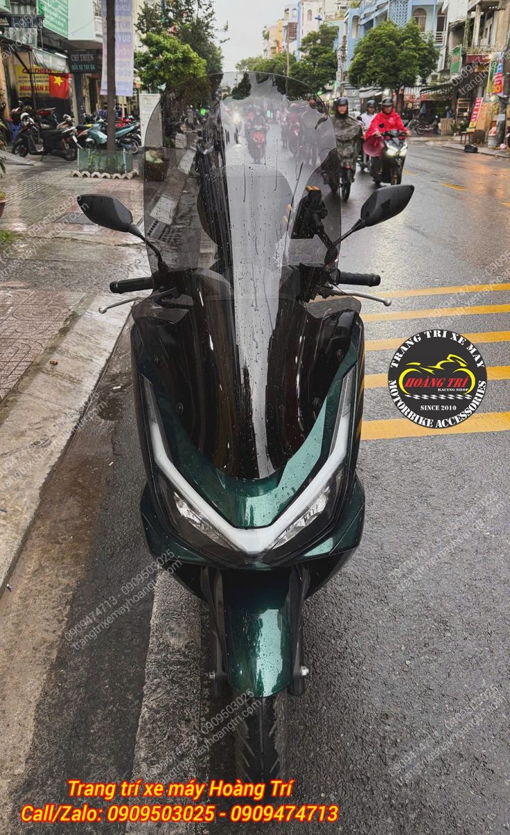 PCX 160 sau khi lắp kính chắn gió cao 65cm nổi bật với diện mạo thể thao cá tính