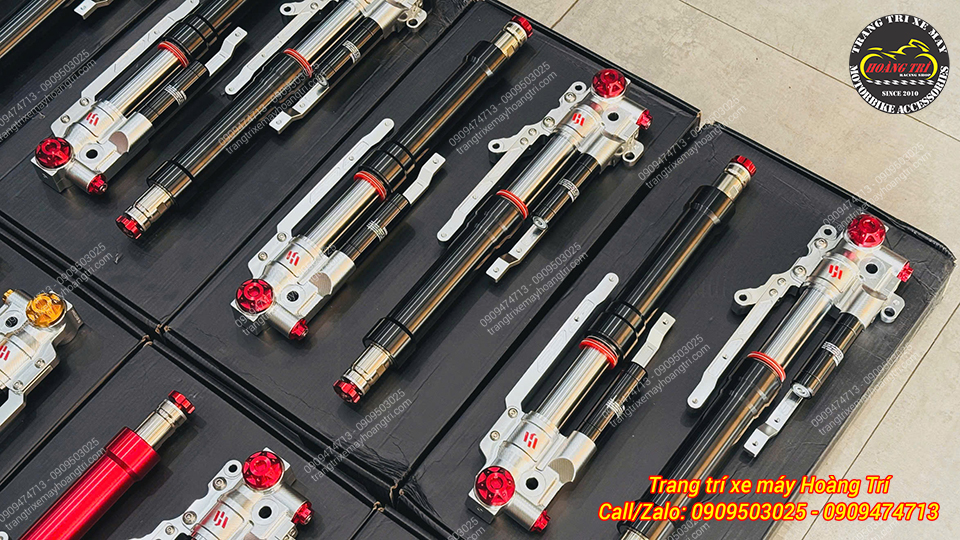 Phuộc Kingham đen phối chân CNC bạc cùng núm chỉnh đỏ, tạo điểm nhấn nổi bật