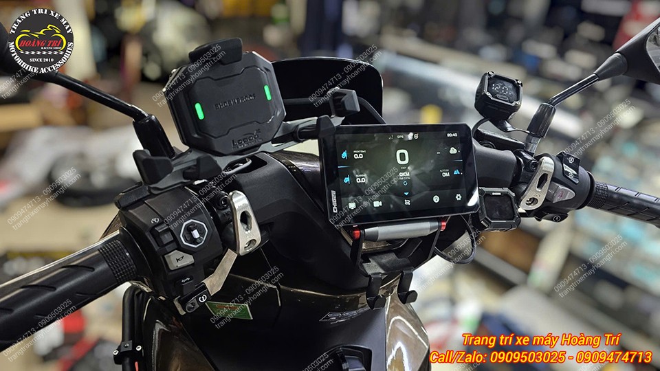 Loboo C36 kết hợp cùng màn hình Chigee trên PCX 160, bổ sung tiện ích cho khu vực lái