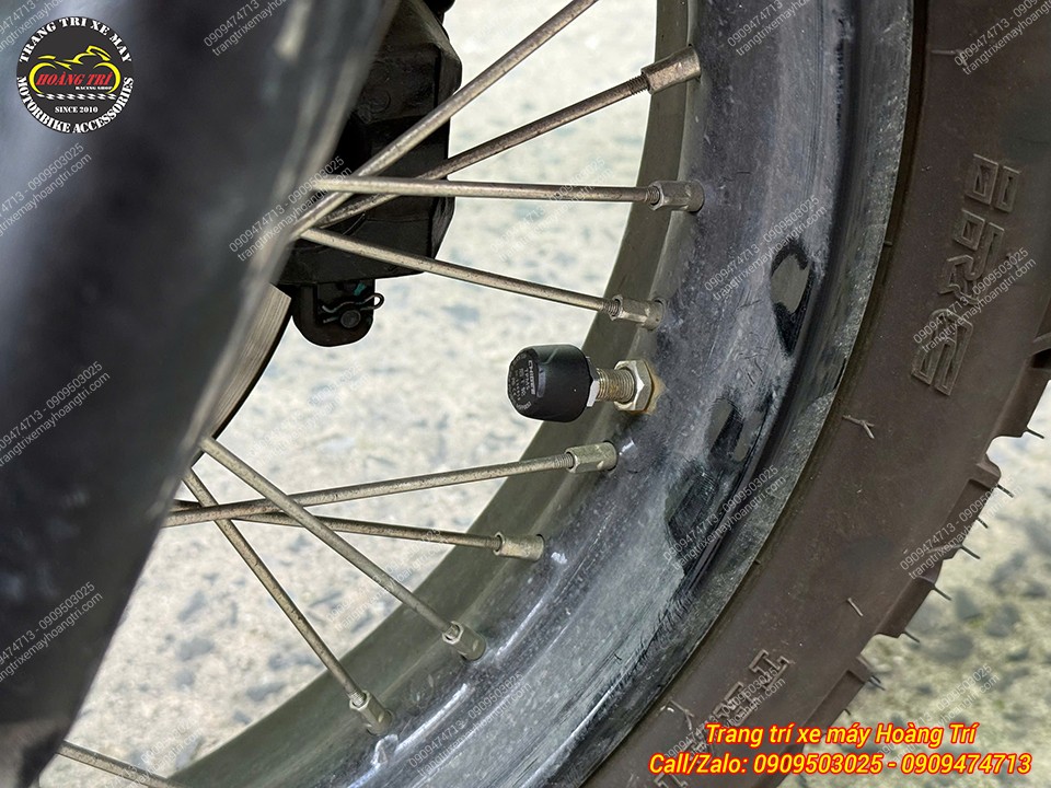Cận cảnh cảm biến Chigee trên bánh trước PG-1, thiết kế nhỏ gọn lắp đặt nhanh chóng