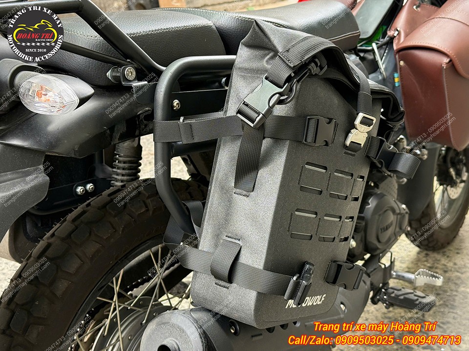 Cận cảnh túi Motowolf gắn bên hông PG-1, thiết kế nhiều khóa giúp cố định túi chắc chắn