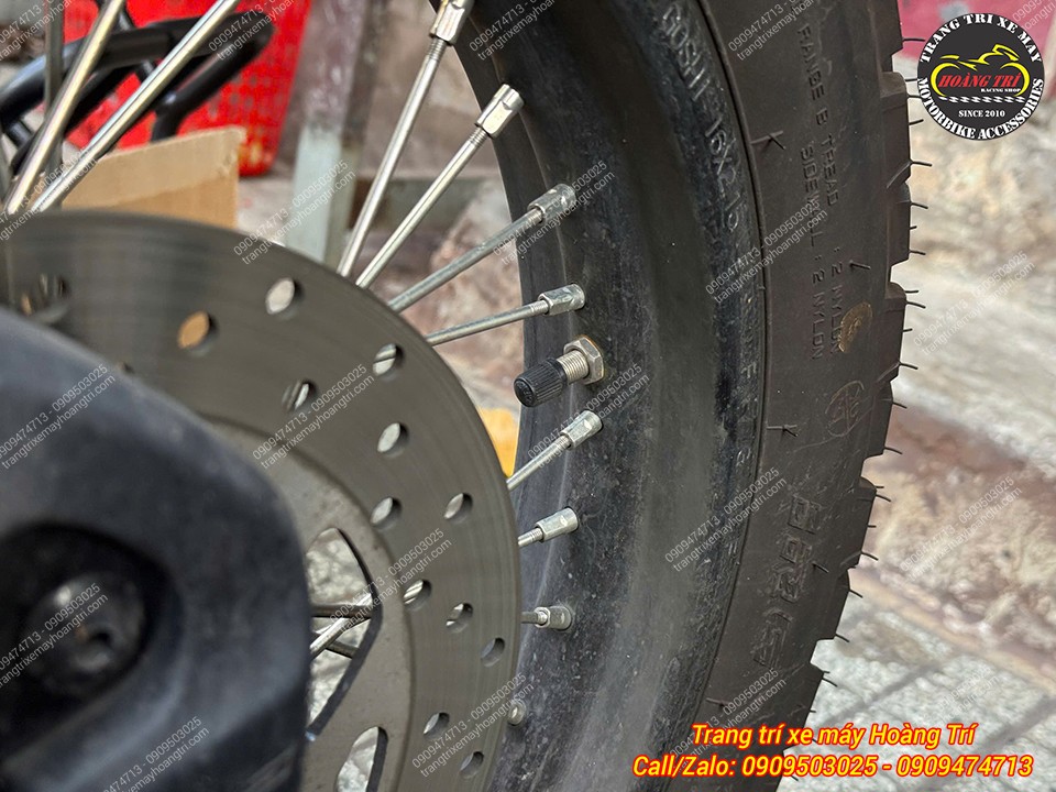 Bánh trước PG-1 trước khi nâng cấp cảm biến áp suất lốp, giữ nguyên phong cách zin