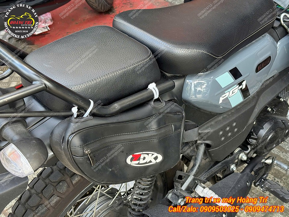 Khu vực hông Yamaha PG-1 trước nâng cấp, xe đang trang bị túi nhỏ cố định bằng dây rút