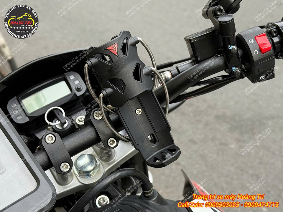 Giá đỡ chai nước MotoWolf DH1 gắn tại ghi đông Aprilia RX 125, thiết kế linh hoạt và gọn