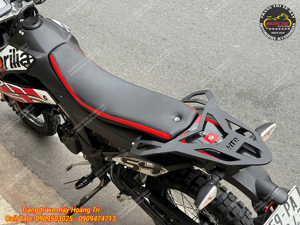 Aprilia RX 125 sau khi trang bị baga CNC HTR, tăng thêm vị trí chở đồ phía sau xe