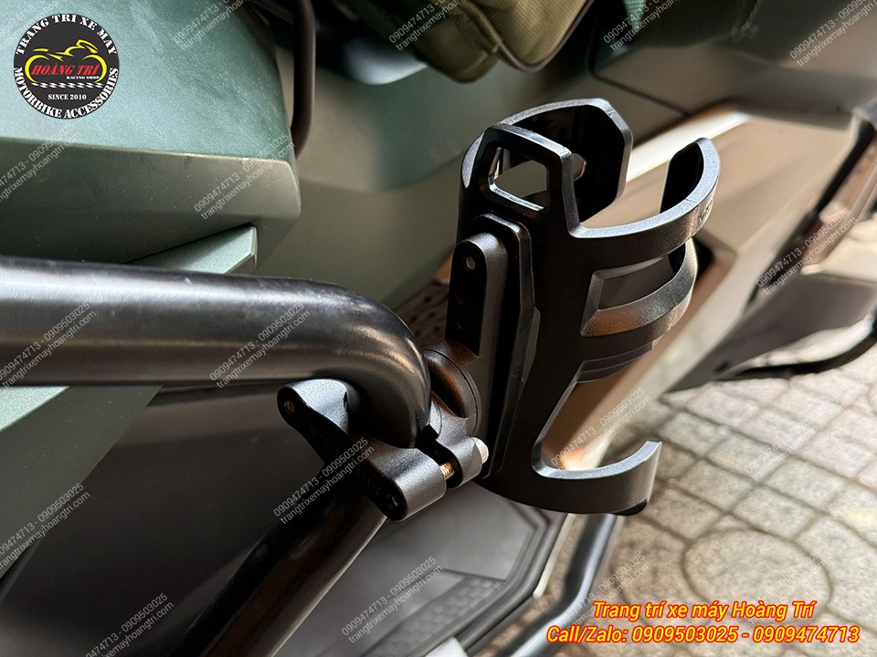 Cận cảnh pát kẹp giá đỡ Motowolf 3510B cố định chắc chắn vào bên hông của khung bảo vệ