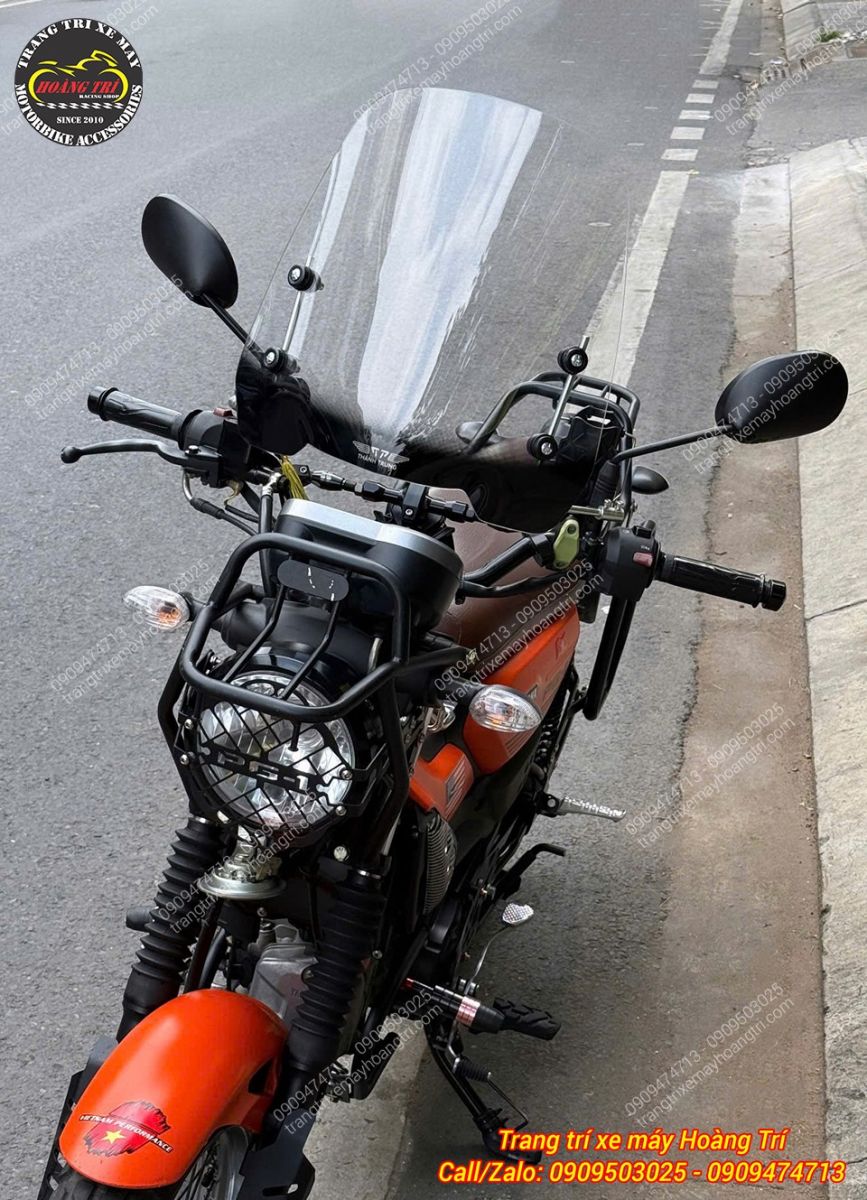 PG-1 trang bị kính chắn gió C39 cao phía trước, tăng thêm phong cách touring cho xe