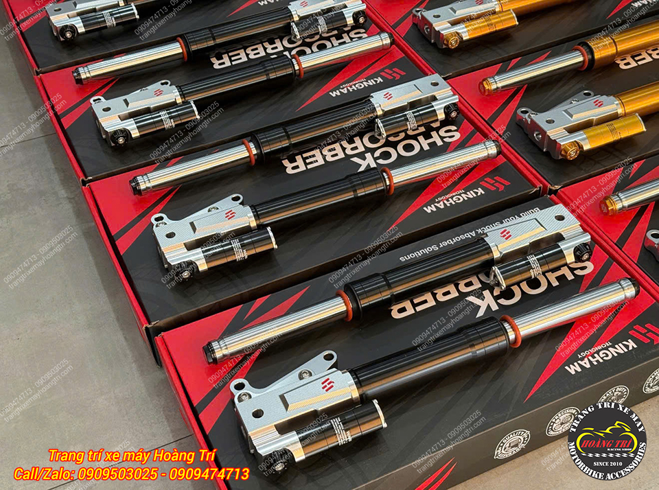 Kingham màu đen kết hợp chân phuộc CNC bạc, tạo phong cách thể thao và cứng cáp