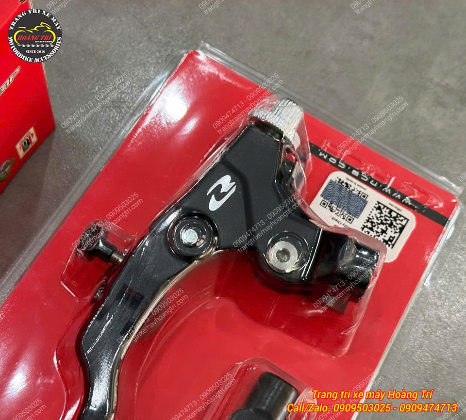 Tay côn S2 RCB đen phối núm chỉnh bạc, mang thiết kế thể thao cứng cáp
