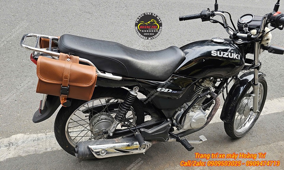 Túi treo hông T06 kết hợp hài hòa cùng kiểu dáng cổ điển và màu đen Suzuki EN 150