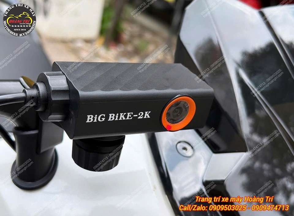 Cận cảnh camera hành trình Big Bike-2K được lắp gọn trên tay lái Honda SH 2026