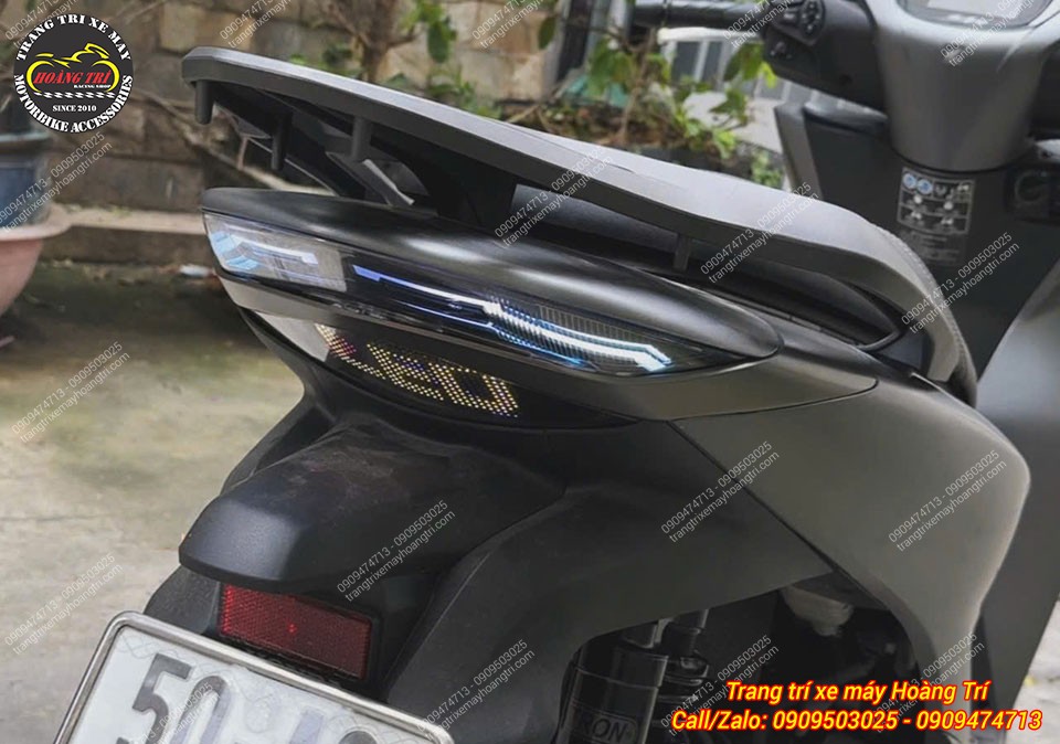 Đèn hậu Audi SH 2026 tạo hiệu ứng ánh sáng đa sắc, giúp phần đuôi xe thêm khác biệt
