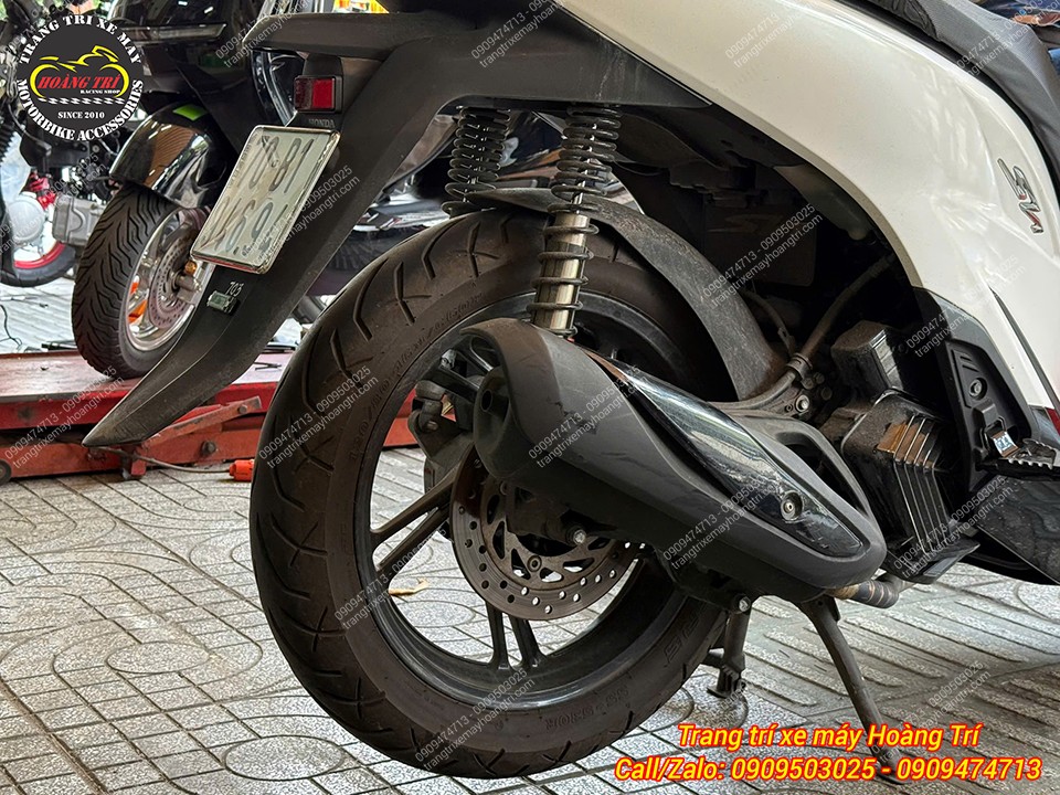 Phuộc nguyên bản SH 160 trước khi tháo ra, chuẩn bị nâng cấp sang phuộc RCB MB2 ty vàng
