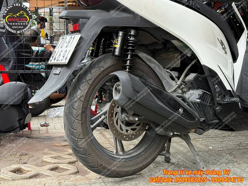 Phuộc RCB MB2 ty vàng hoàn thiện trên SH 160, bình dầu bố trí cân đối và tăng hiệu suất nhún