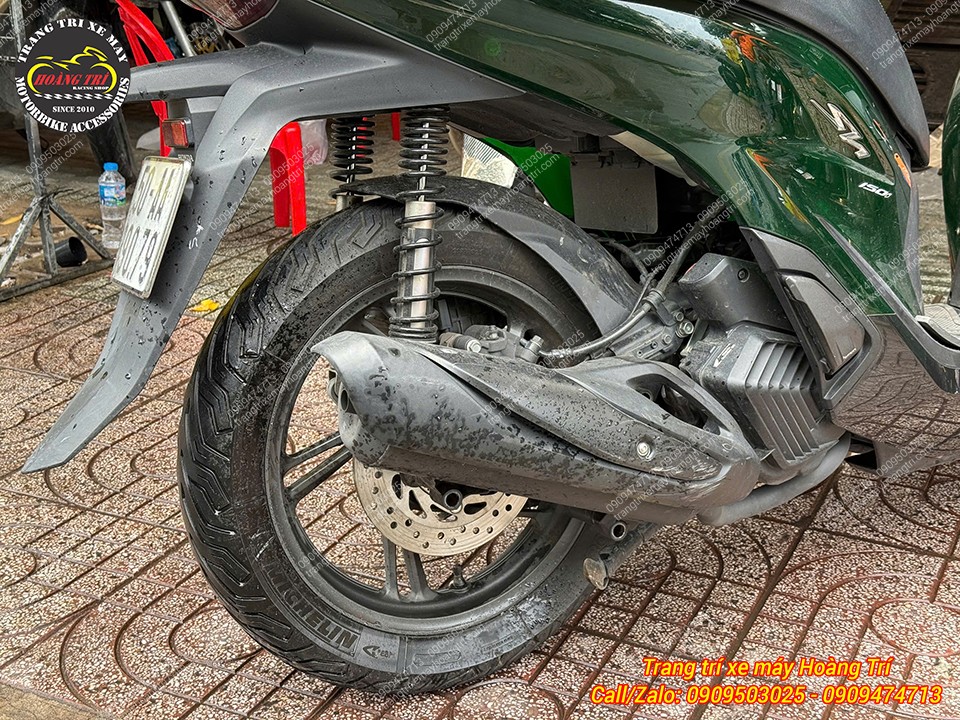 Phuộc zin trên SH Việt 150 trước khi nâng cấp, ngoại hình đơn giản và đã cũ