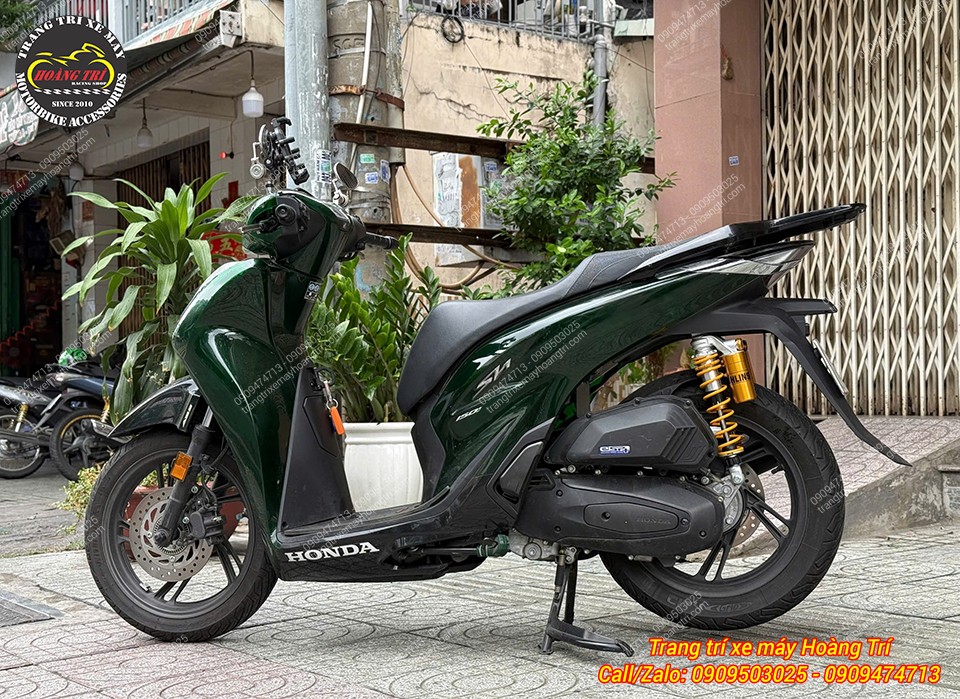 Tổng thể SH Việt nhìn từ bên hông sau khi trang bị cặp phuộc Ohlins HO316 chính hãng