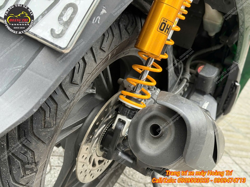 Cận cảnh chân phuộc Ohlins HO316 sau khi lắp lên SH Việt, nổi bật với lò xo màu vàng